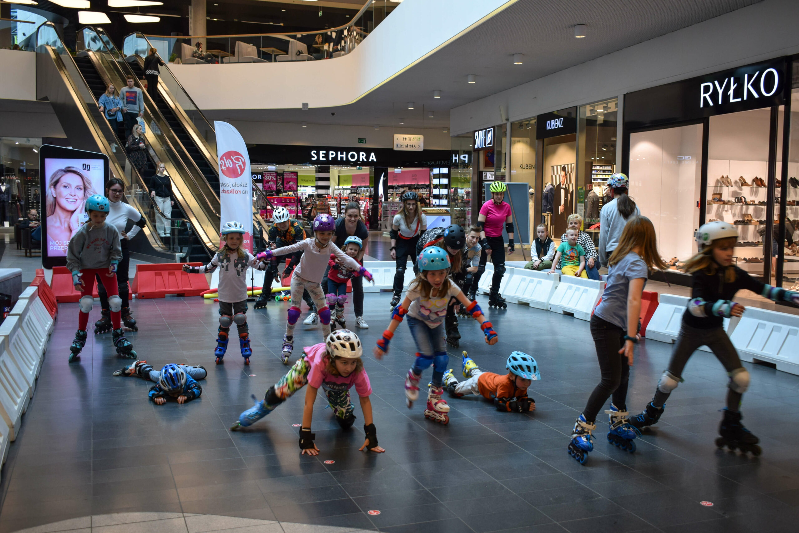 Nauka jazdy na rolkach. Galeria Warmińska - R'ols