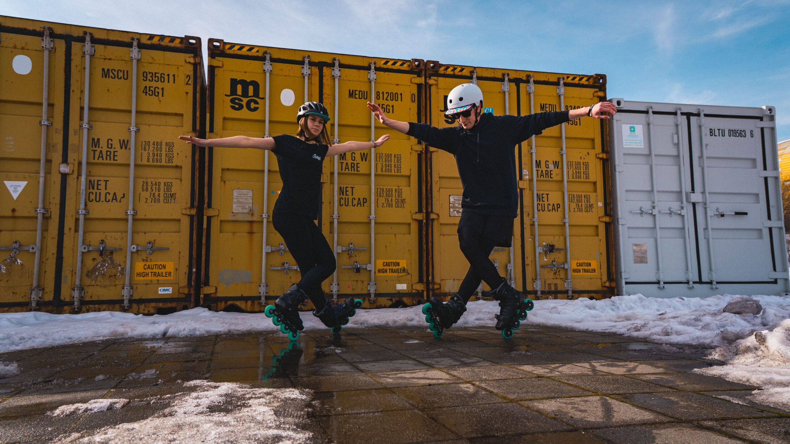 freestyle slalom na rolkach